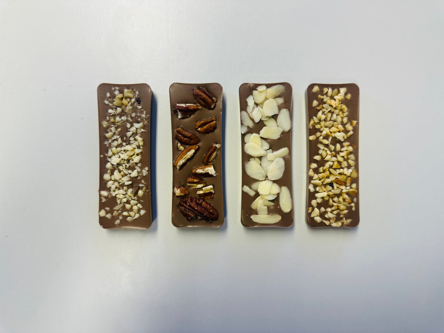 MILK CHOCOLATE SELECTORS - Nut
