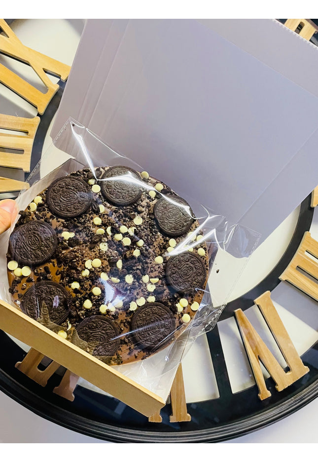Cookies & Cream Milk Chocolate Pizza - 300g