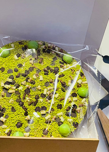 Mint Choc Chip Milk Chocolate Pizza - 300g